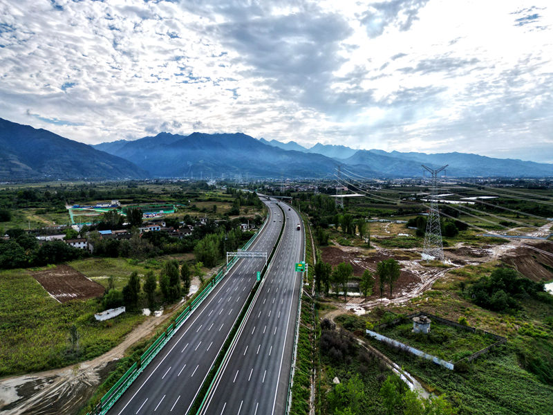 京昆高速公路蒲城至澇峪段。陜西交控集團(tuán)供圖